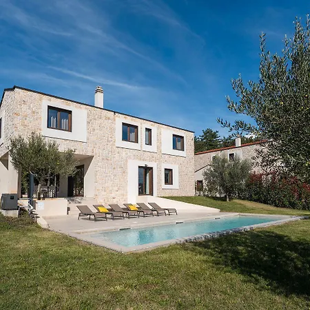 Besonderes Steinhaus Mit Privatpool, Panoramablick, Garten, Grill, Waschmaschine Semesterbostad Višnjan
