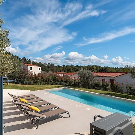 Besonderes Steinhaus Mit Privatpool, Panoramablick, Garten, Grill, Waschmaschine