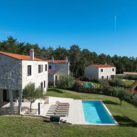 Besonderes Steinhaus Mit Privatpool, Panoramablick, Garten, Grill, Waschmaschine Semesterbostad Višnjan