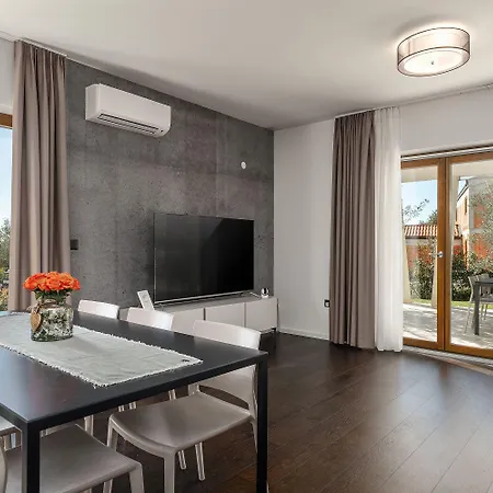 Besonderes Steinhaus Mit Privatpool, Panoramablick, Garten, Grill, Waschmaschine Semesterbostad *