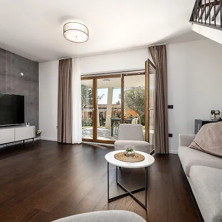 Semesterbostad Besonderes Steinhaus Mit Privatpool, Panoramablick, Garten, Grill, Waschmaschine