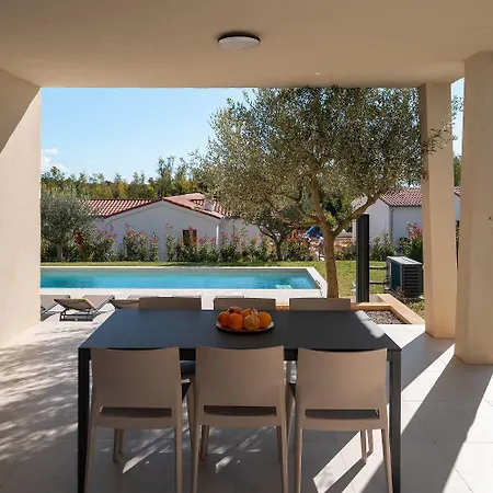 Besonderes Steinhaus Mit Privatpool, Panoramablick, Garten, Grill, Waschmaschine Semesterbostad *