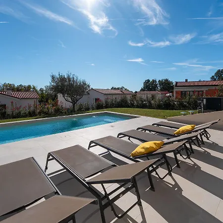 Besonderes Steinhaus Mit Privatpool, Panoramablick, Garten, Grill, Waschmaschine Semesterbostad Višnjan