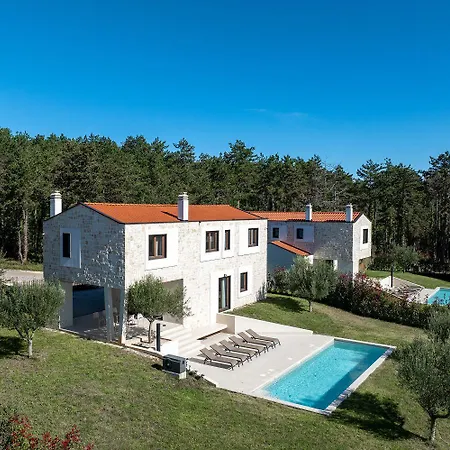 Besonderes Steinhaus Mit Privatpool, Panoramablick, Garten, Grill, Waschmaschine Semesterbostad