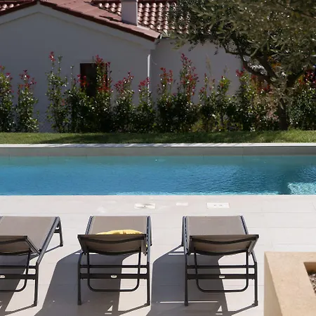Besonderes Steinhaus Mit Privatpool, Panoramablick, Garten, Grill, Waschmaschine Semesterbostad *