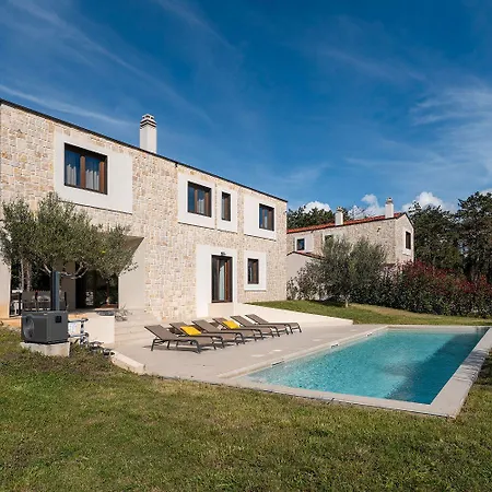 Besonderes Steinhaus Mit Privatpool, Panoramablick, Garten, Grill, Waschmaschine